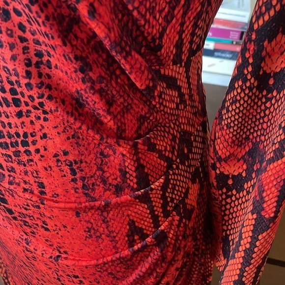 ANNE KLEIN Red snake medi long sleeve dress - Picture 4 of 7